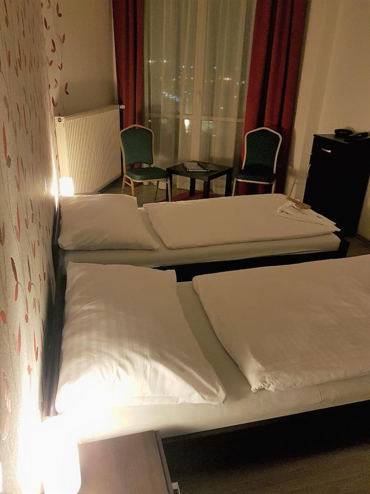 Modena Hotel